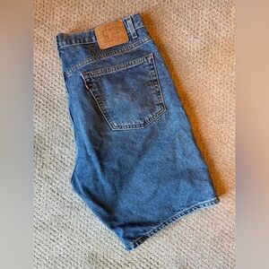 Vintage Men’s 505 Levis denim jean shorts 40 red tab Bermuda